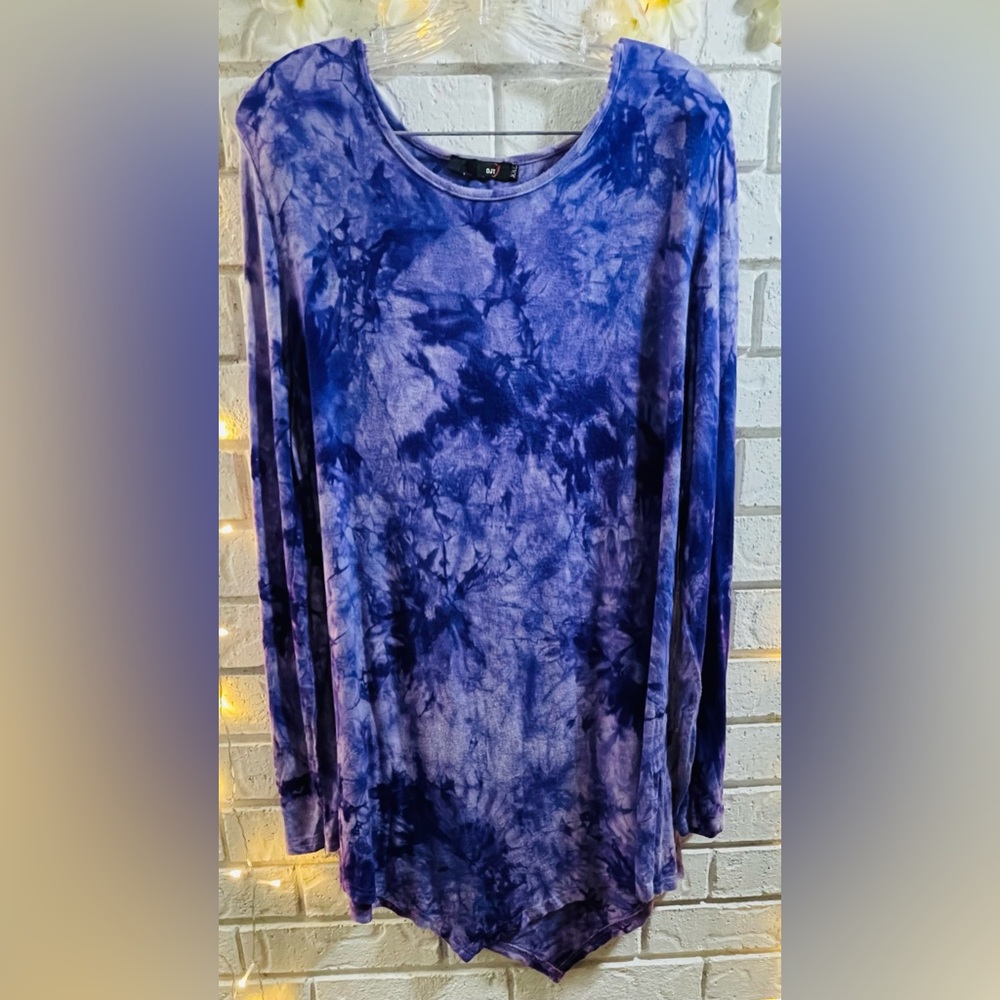 Tie dye purple tunic with handkerchief hem.